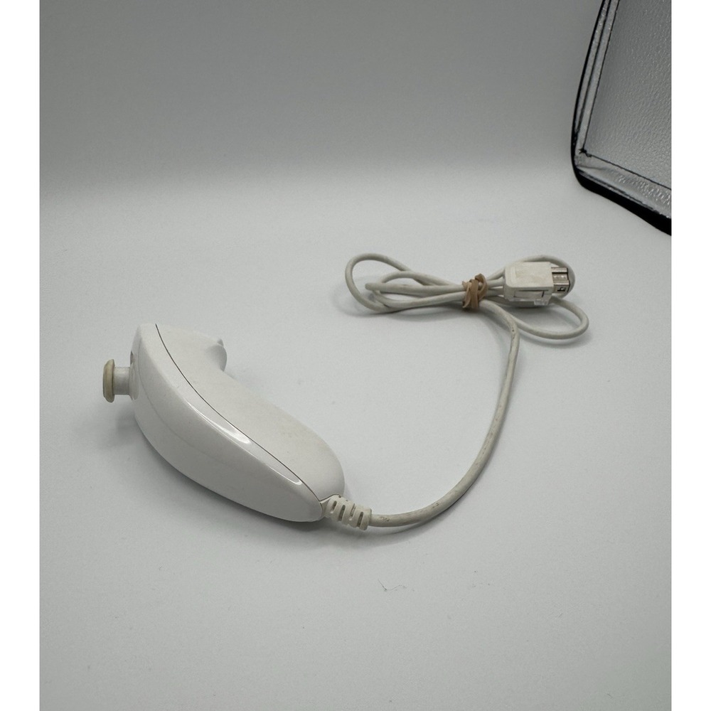 Nintendo Wii RVL - 004 (USA) Nunchuck Controller - White
